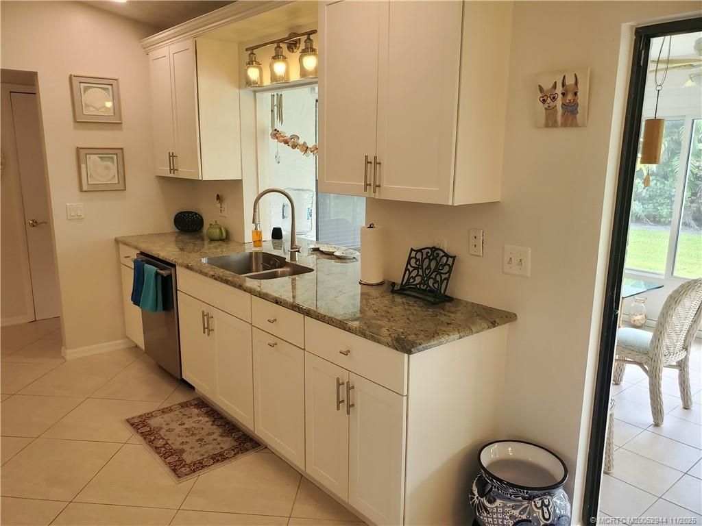 590 NE Lima Vias, Jensen Beach, FL 34957 Photo