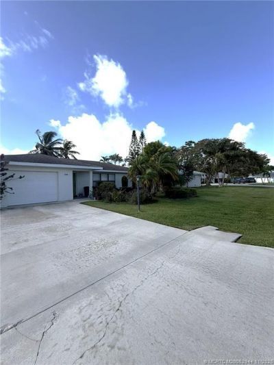 590 NE Lima Vias, Jensen Beach, FL 34957 Photo