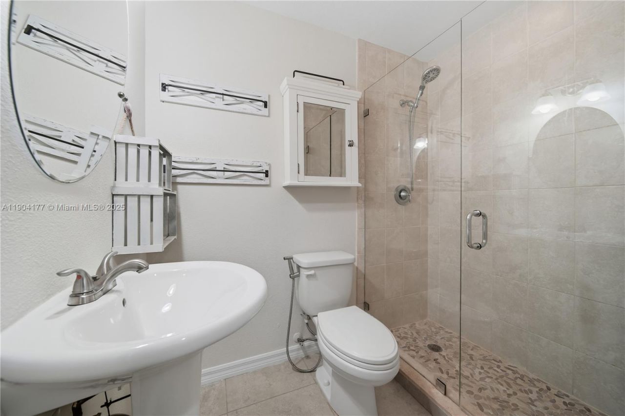 1021 Valencia Rd, Key Largo, FL 33037 Photo