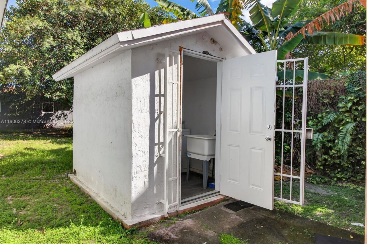 1864 NW 28th St, Unit 1, Miami, FL 33142 Photo