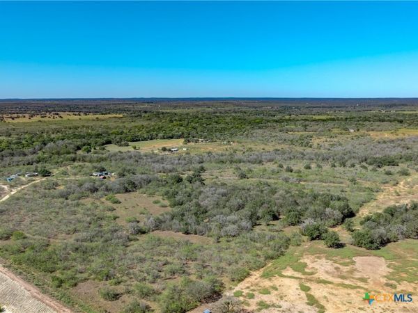 000 County Road 456, Waelder, TX 78959