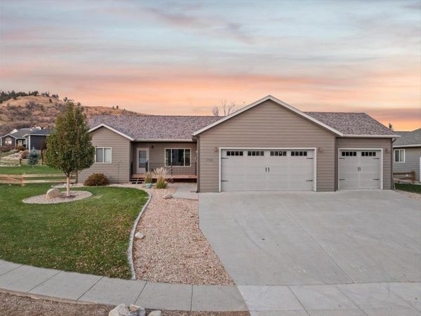 1722 Iron Horse Loop, Spearfish, SD 57783
