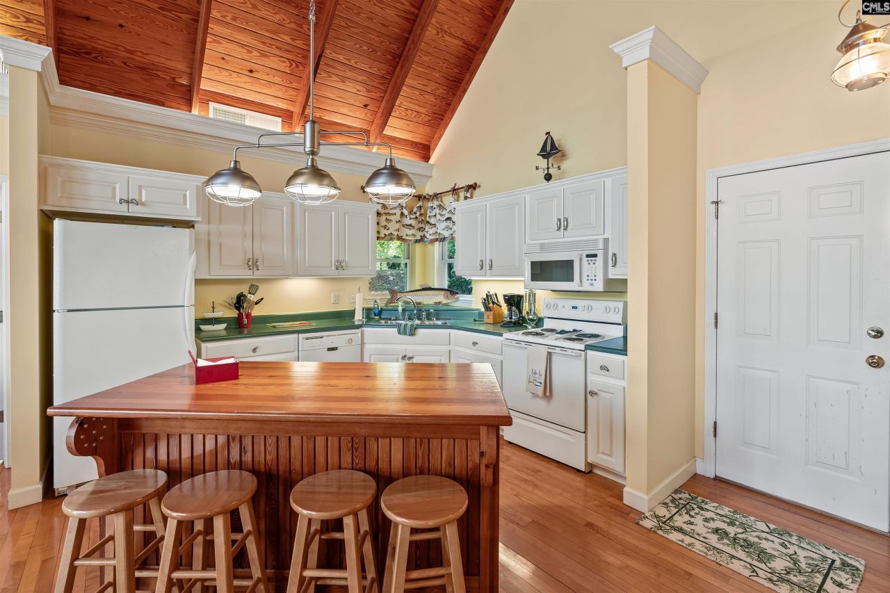 1724 Gold Nugget Point  Photo 4