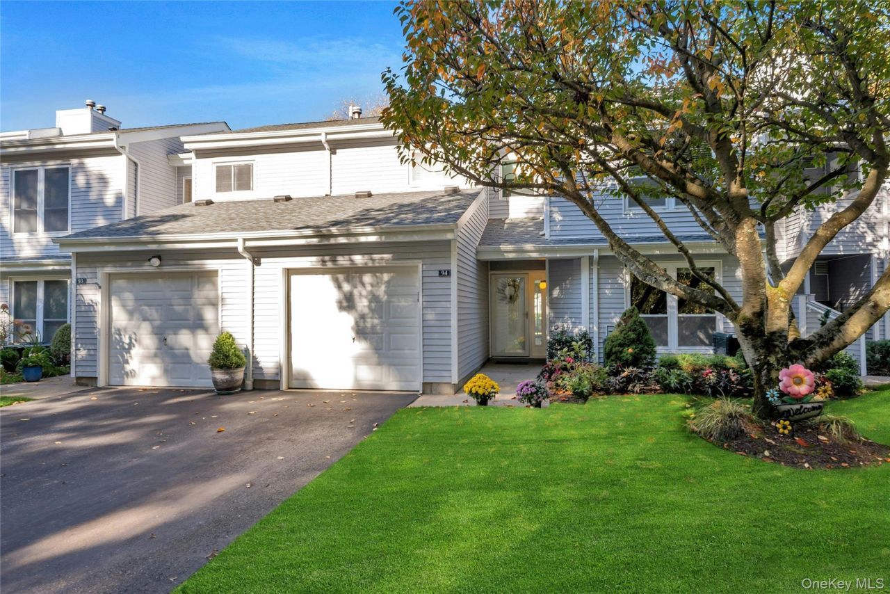 94 Hampton Vista Drive, Manorville, NY 11949 Main Photo