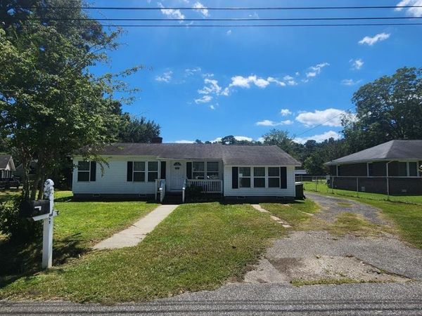 809 Cedar St., Georgetown, SC 29440