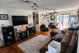 809 Cedar St. photo 4