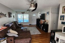 809 Cedar St. photo 4