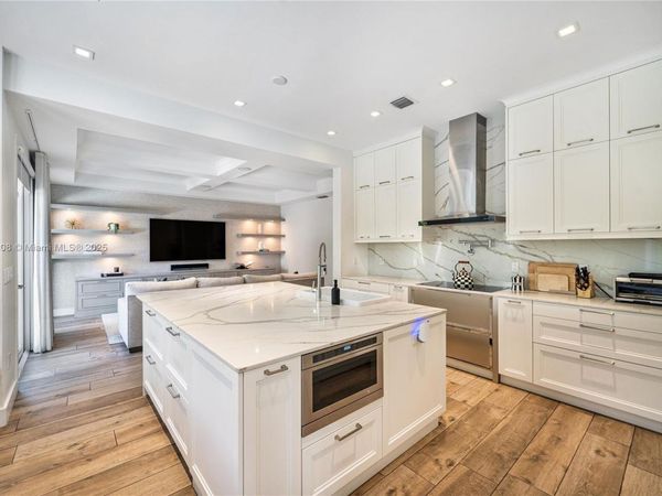 3703 NE 199th St, Aventura, FL 33180