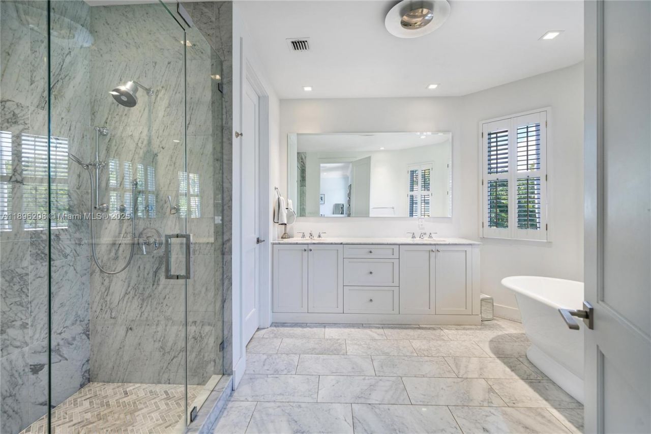 3703 NE 199th St, Aventura, FL 33180 Photo