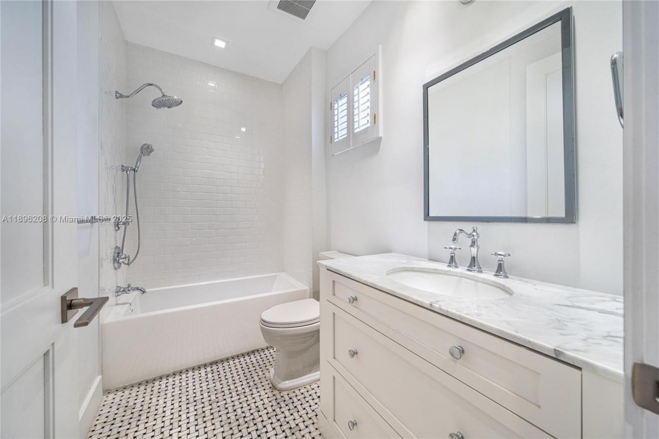 3703 NE 199th St, Aventura, FL 33180 Photo