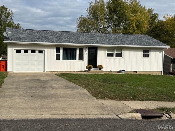 1233 W Jefferson Street, Vandalia, IL 62471