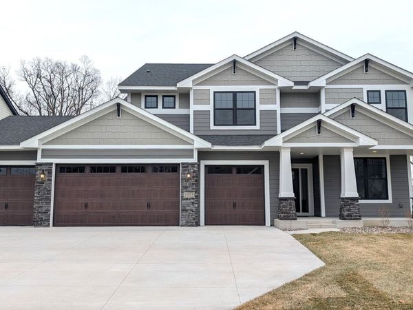 1955 Royal Boulevard N, Lake Elmo, MN 55042