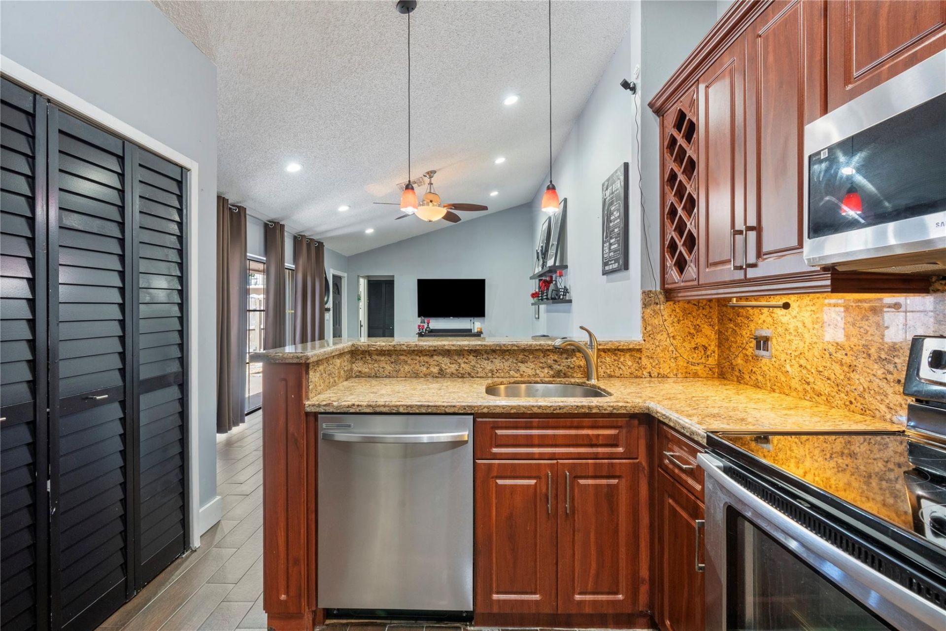 151 NW 115th Avenue, Unit 405, Plantation, FL 33325 Photo