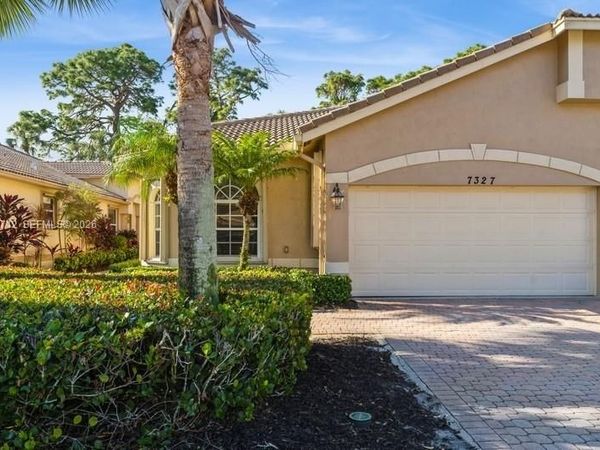 7327 Sea Pines Ct, Port St. Lucie, FL 34986