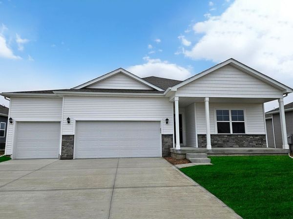 6736 NW 106th Street, Johnston, IA 50131