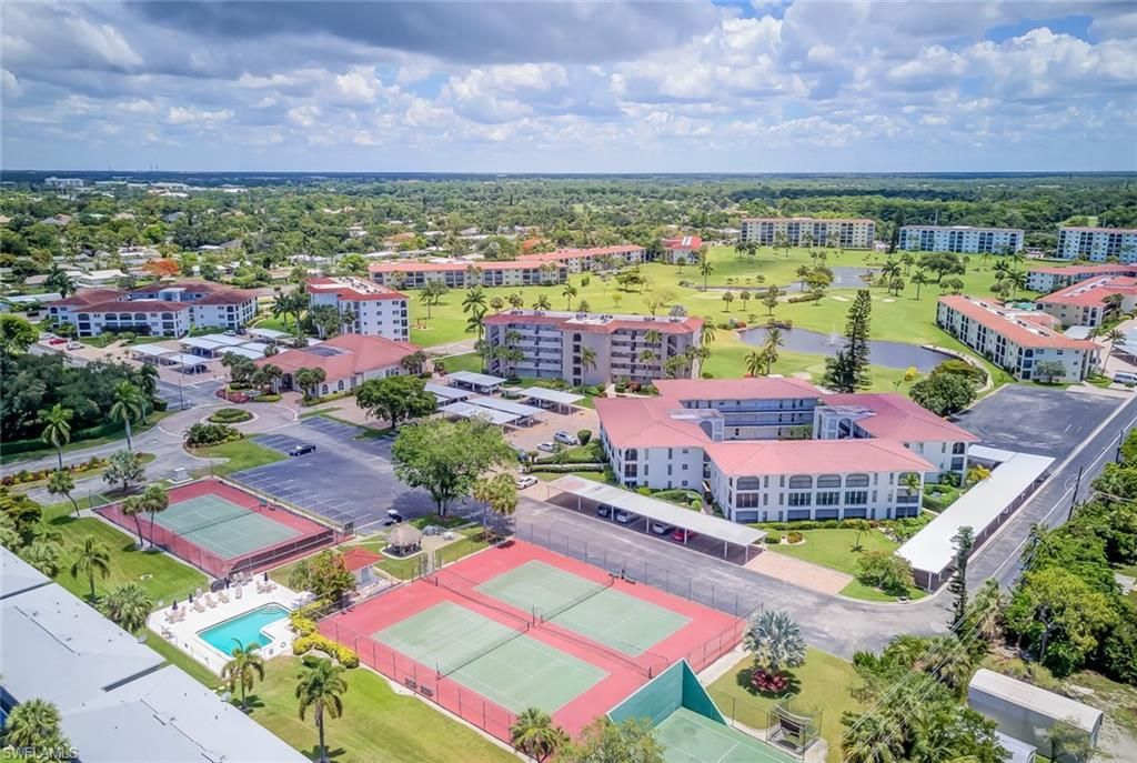 41 High Point Cir S, Unit 104, Naples, FL 34103 Photo