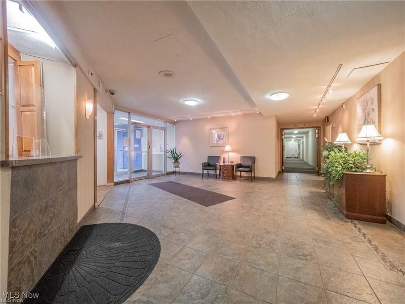 11850 Edgewater Drive, Unit 722, Lakewood, OH 44107 Photo 2