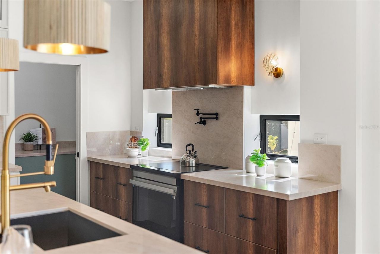 5941 Mangrove Street N, Saint Petersburg, FL 33703 Photo