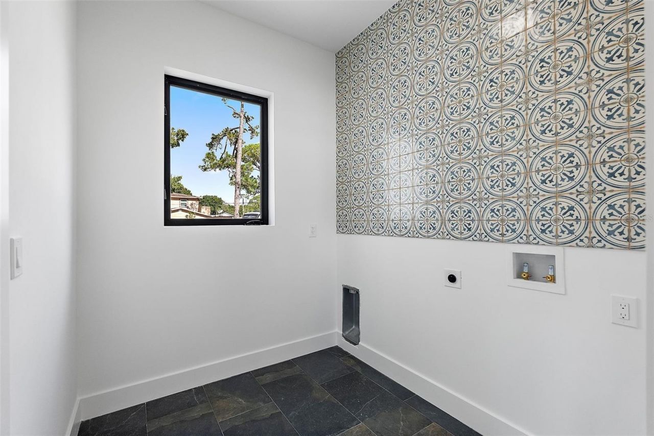 5941 Mangrove Street N, Saint Petersburg, FL 33703 Photo