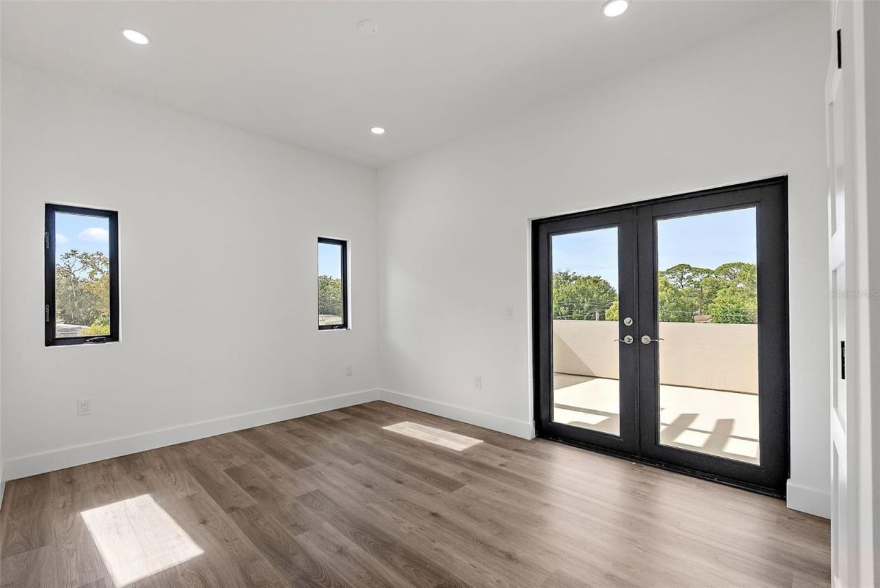 5941 Mangrove Street N, Saint Petersburg, FL 33703 Photo