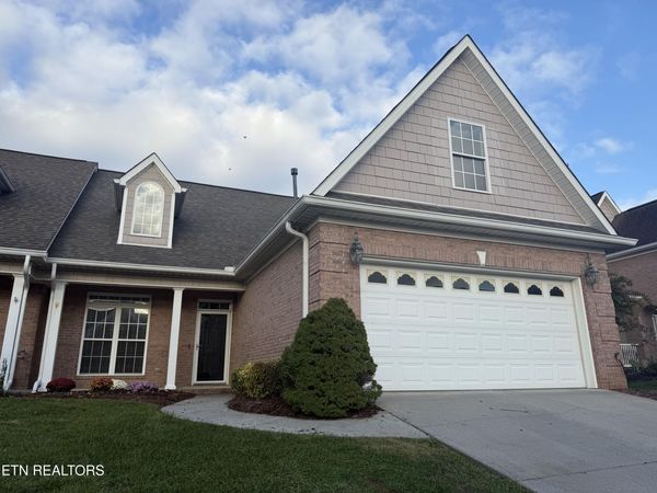 1124 Creekside Village Way, Seymour, TN 37865