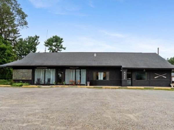 4426 E Berry Road, Pleasant Lake, MI 49272