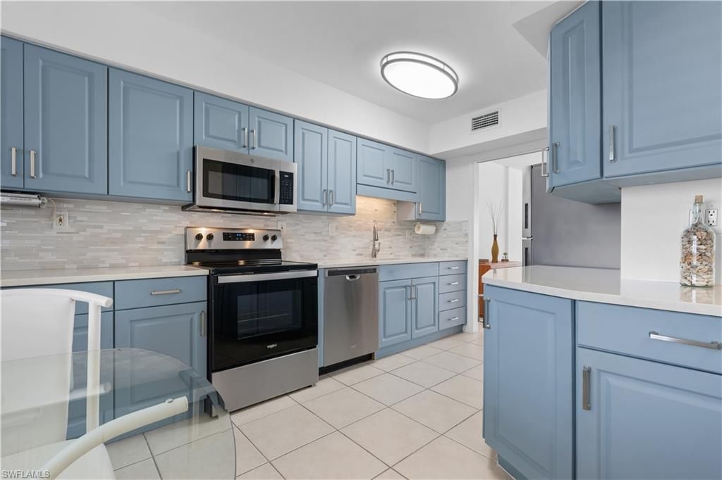 5200 Gulf Dr, Unit 604, Holmes Beach, FL 34217 Photo