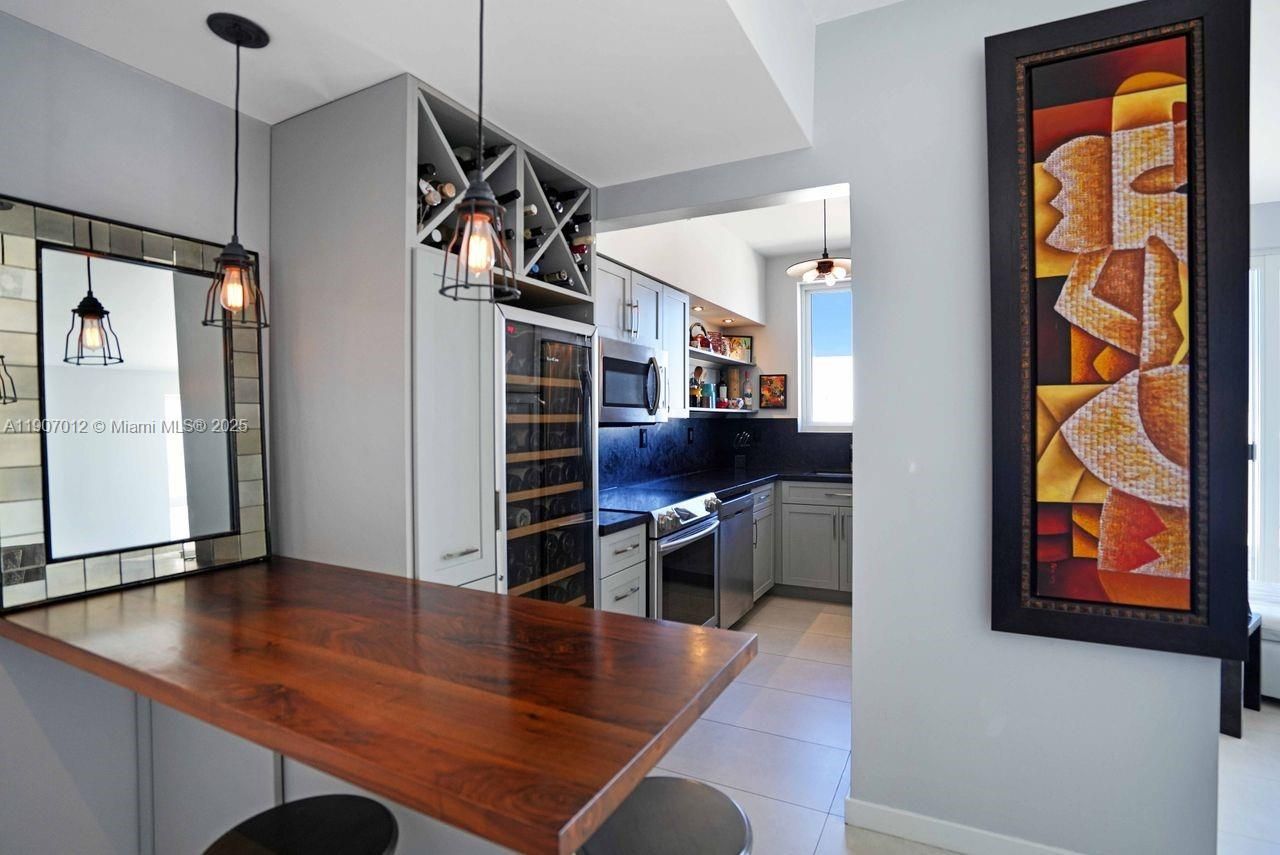 1621 Bay Rd, Unit PH1, Miami Beach, FL 33139 Photo