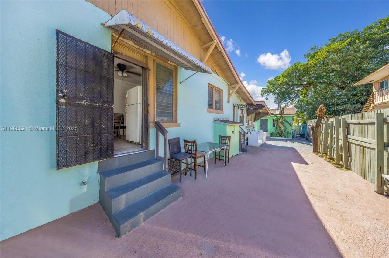 1334 SW 4th St, Miami, FL 33135 Photo