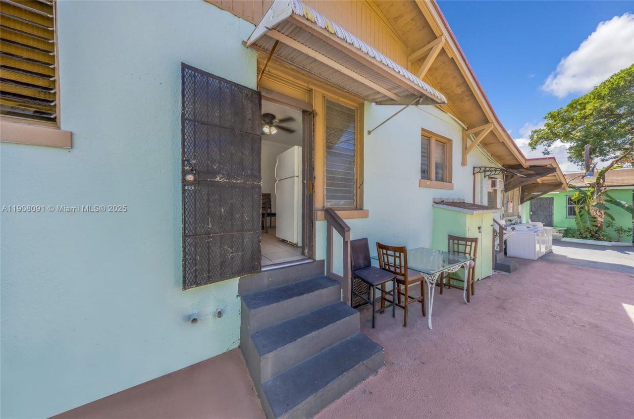 1334 SW 4th St, Miami, FL 33135 Photo