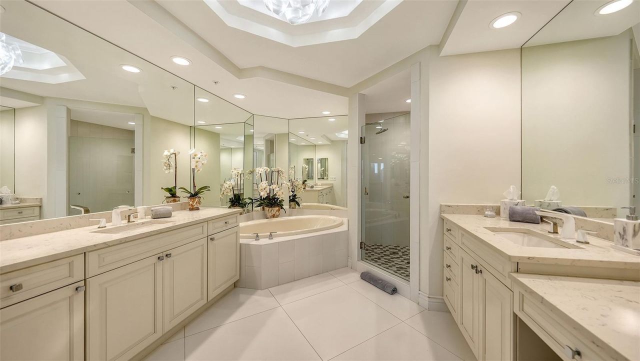 35 Watergate Drive, Unit 806, Sarasota, FL 34236 Photo