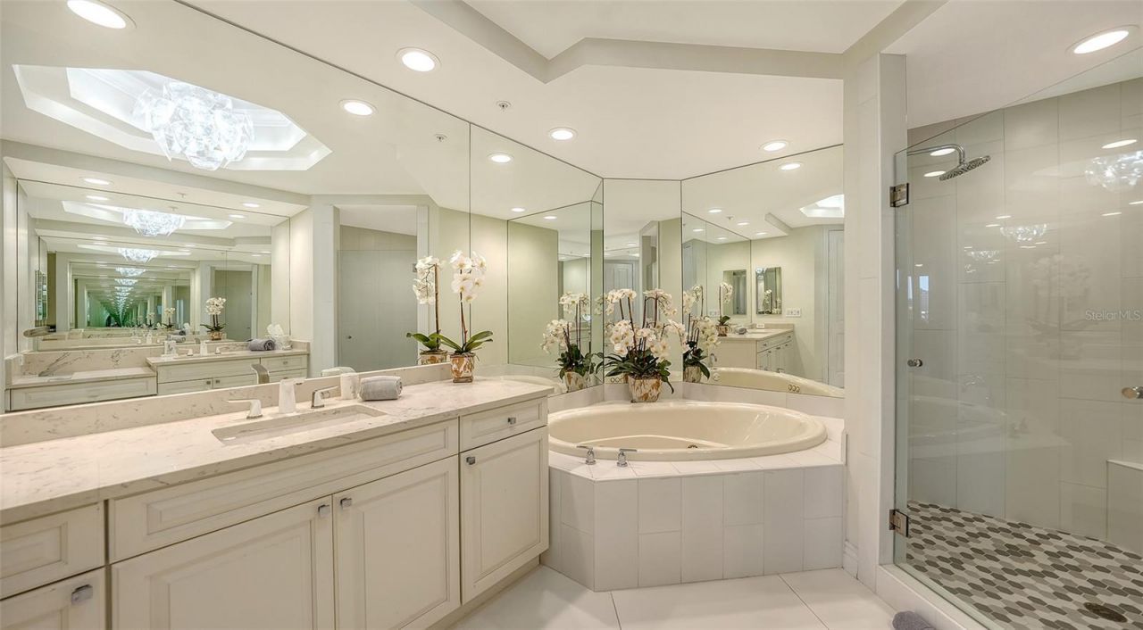 35 Watergate Drive, Unit 806, Sarasota, FL 34236 Photo