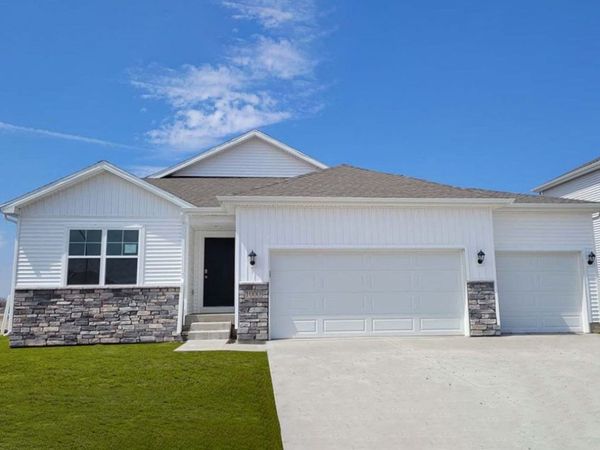 6716 NW 106th Street, Johnston, IA 50131