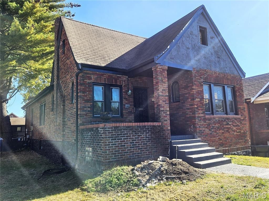 8578 Drury Lane, Saint Louis, MO 63147 Main Photo