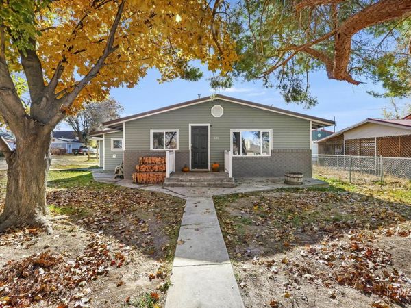 220 Maple Ave W, Hansen, ID 83334