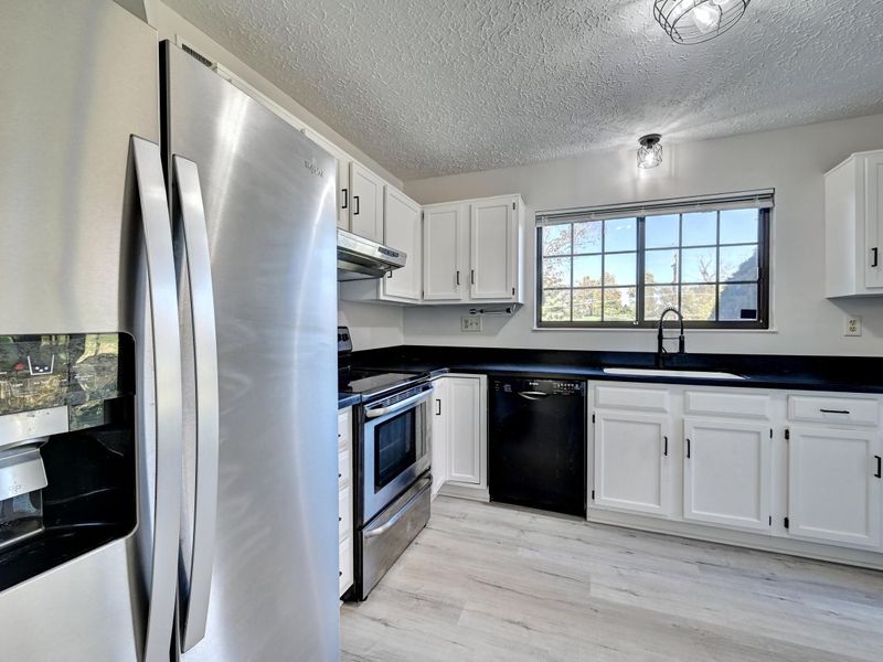 1602 Greens Edge Drive, Florence, KY 41042 Photo 11