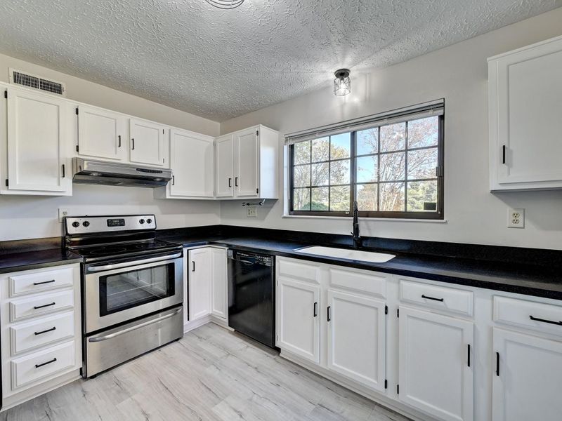 1602 Greens Edge Drive, Florence, KY 41042 Photo 9