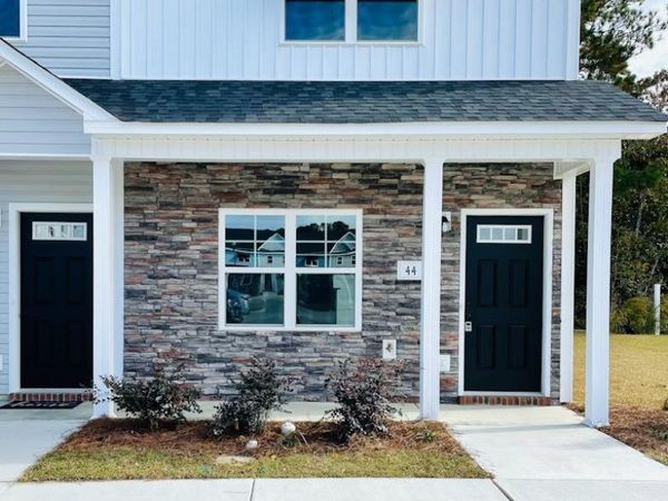 724 Cross Bridge Way, Sneads Ferry, NC 28460