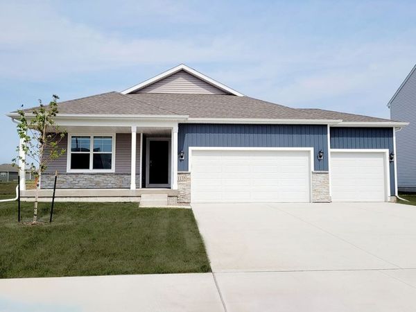 6712 NW 106th Street, Johnston, IA 50131