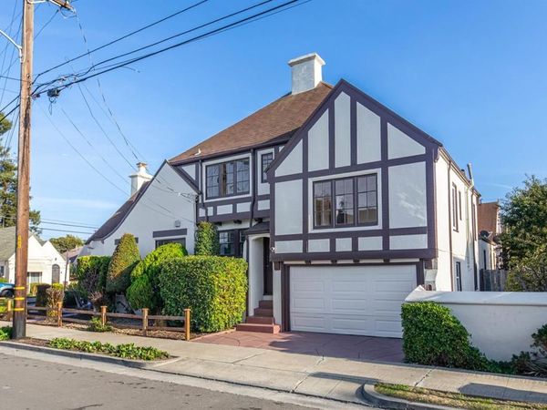 7601 Holly Street, Oakland, CA 94621