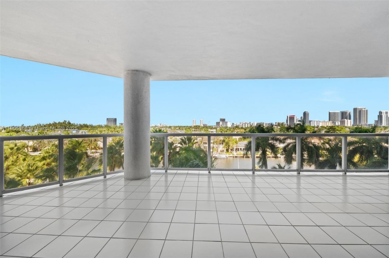 3598 Yacht Club Dr, Unit 602, Aventura, FL 33180 Photo