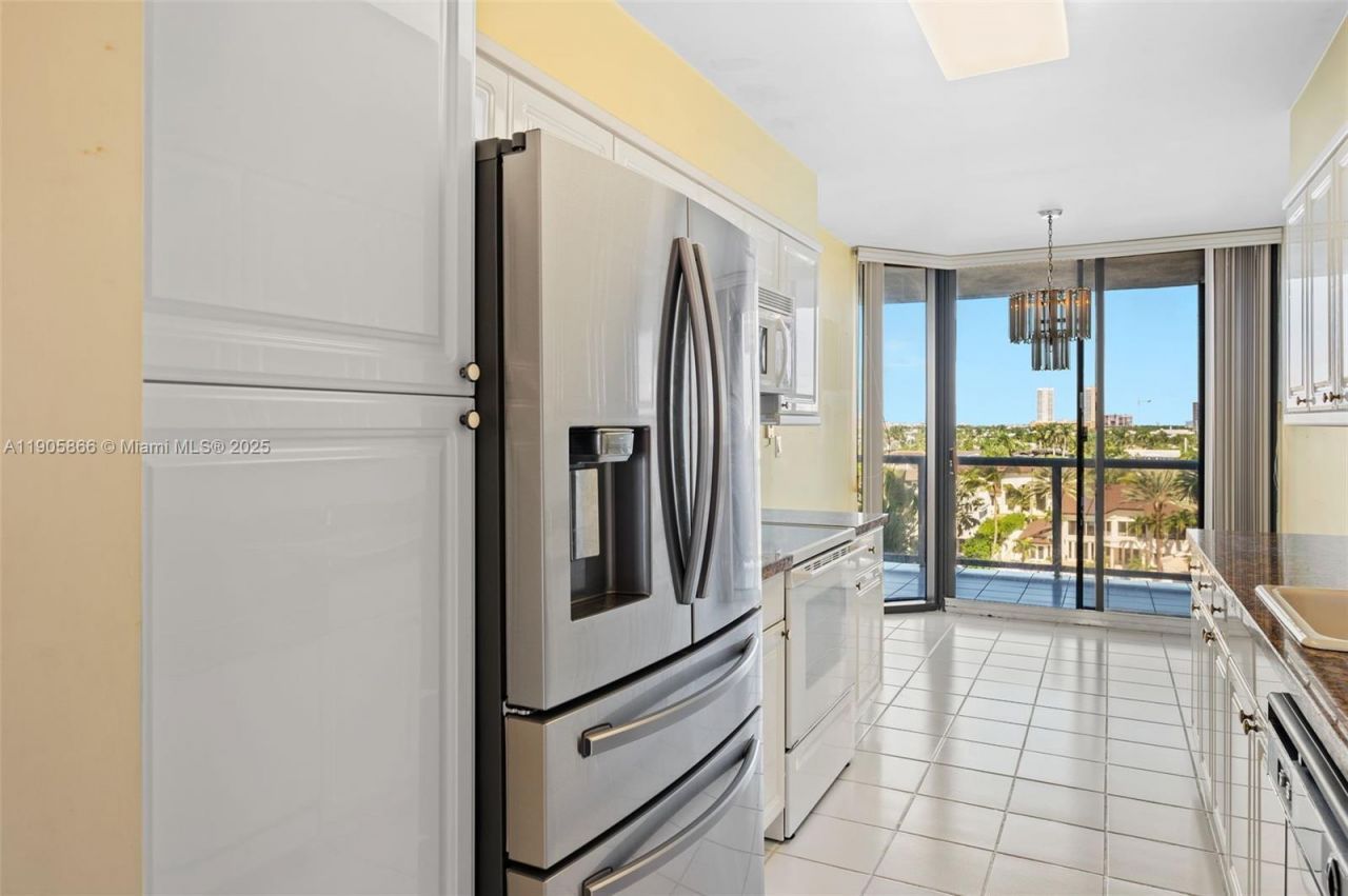 3598 Yacht Club Dr, Unit 602, Aventura, FL 33180 Photo