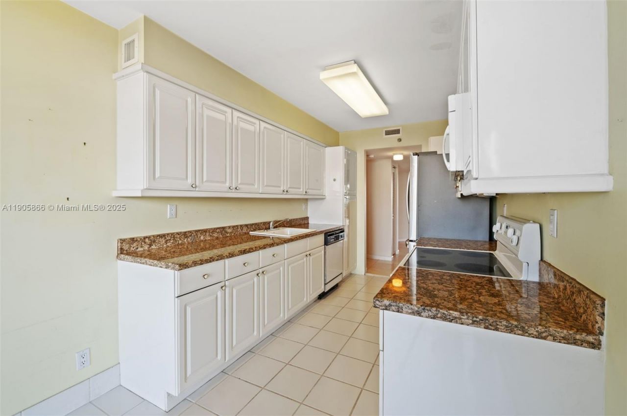 3598 Yacht Club Dr, Unit 602, Aventura, FL 33180 Photo