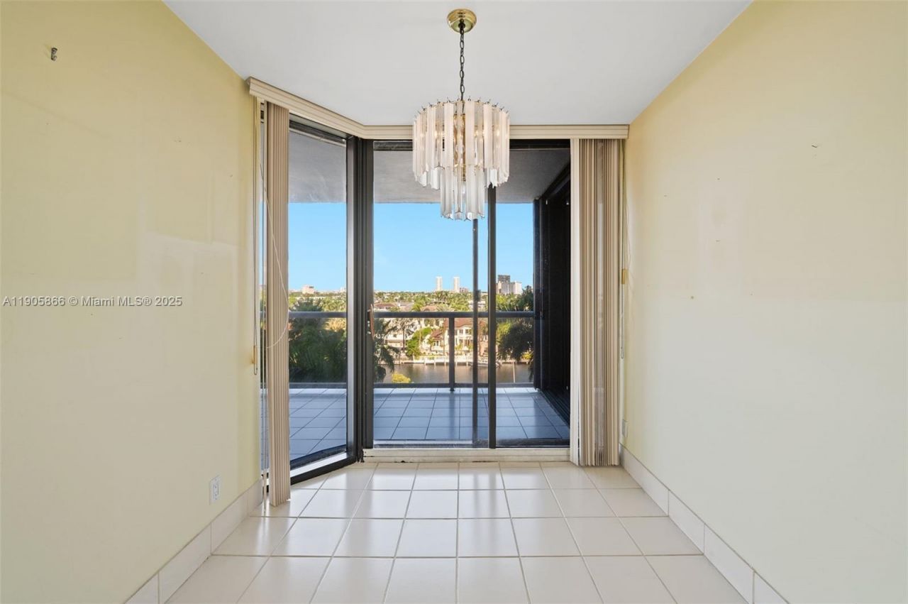 3598 Yacht Club Dr, Unit 602, Aventura, FL 33180 Photo