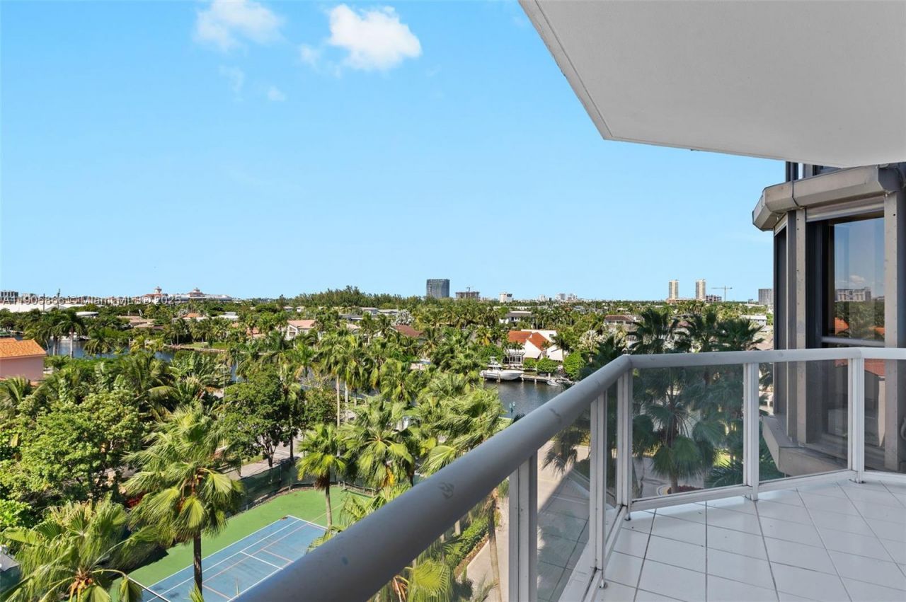 3598 Yacht Club Dr, Unit 602, Aventura, FL 33180 Photo