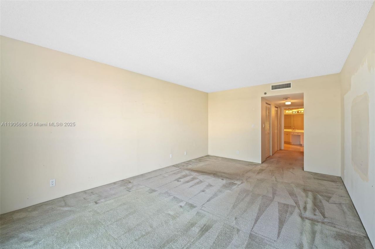 3598 Yacht Club Dr, Unit 602, Aventura, FL 33180 Photo