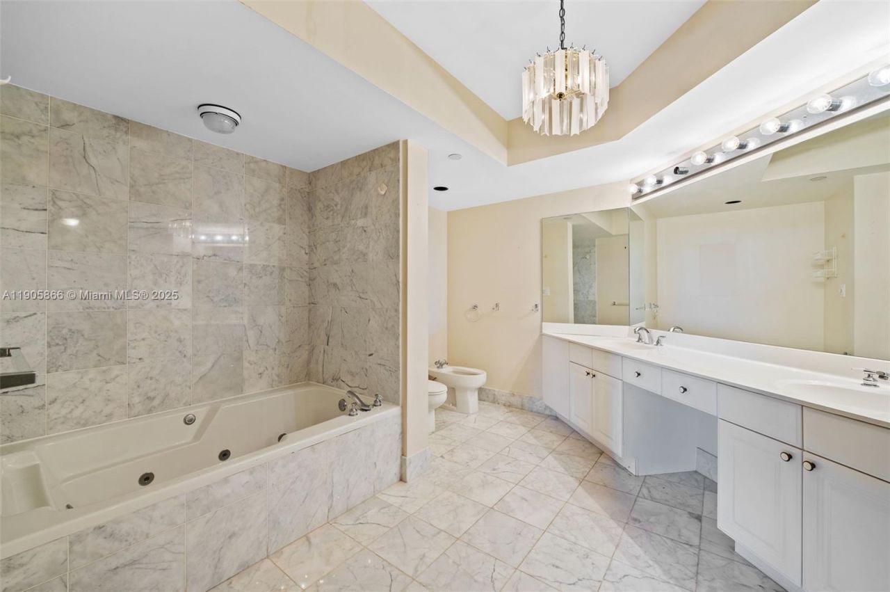 3598 Yacht Club Dr, Unit 602, Aventura, FL 33180 Photo