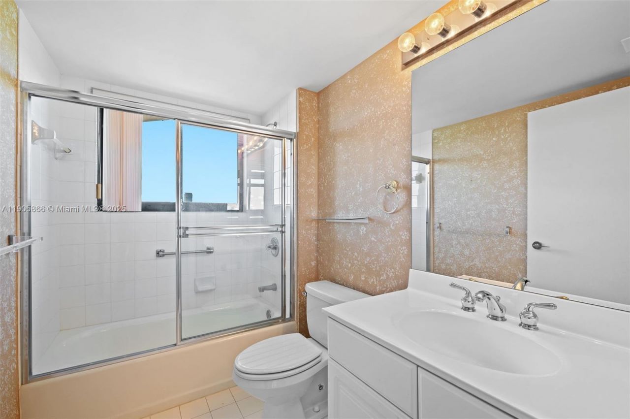 3598 Yacht Club Dr, Unit 602, Aventura, FL 33180 Photo