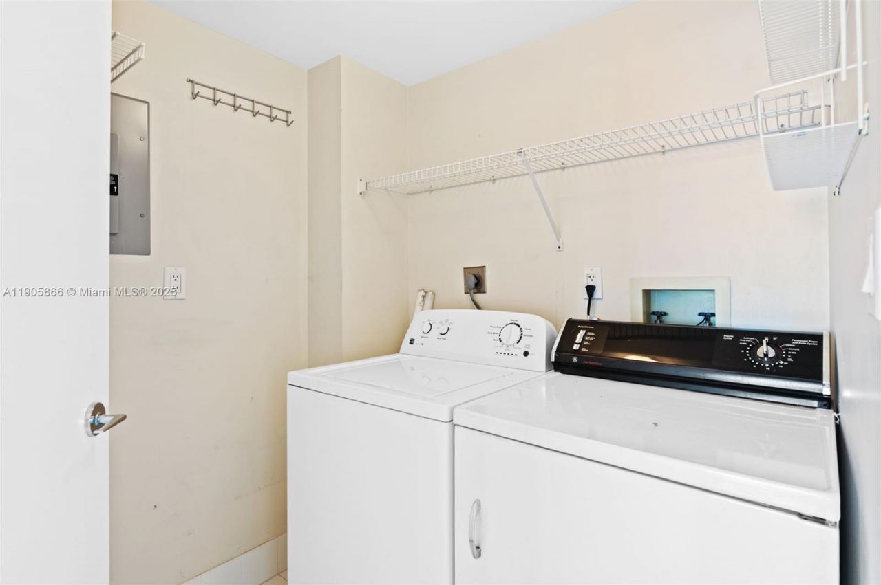 3598 Yacht Club Dr, Unit 602, Aventura, FL 33180 Photo