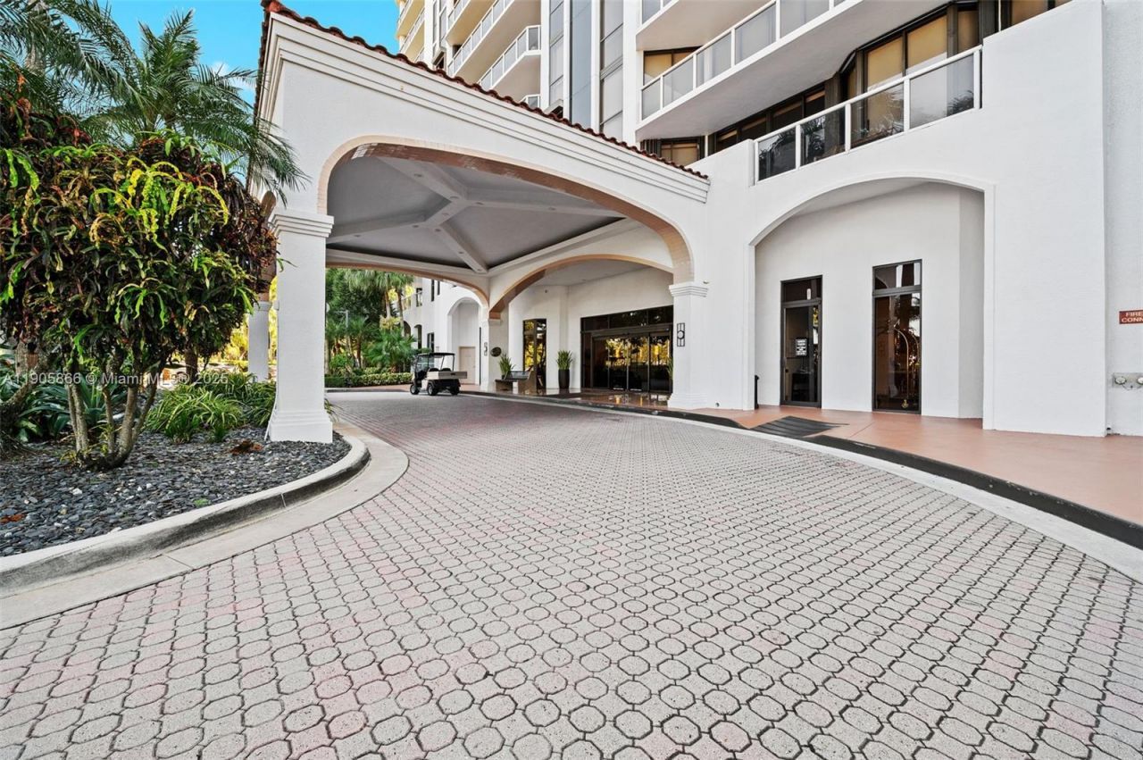 3598 Yacht Club Dr, Unit 602, Aventura, FL 33180 Photo